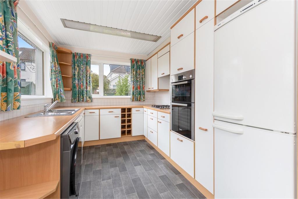 16 Silverknowes Bank, Edinburgh, EH4 5PB - image 5
