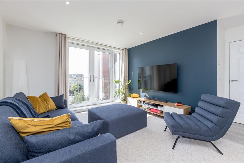 3/16 Arneil Place, Edinburgh, EH5 2GU - image 2