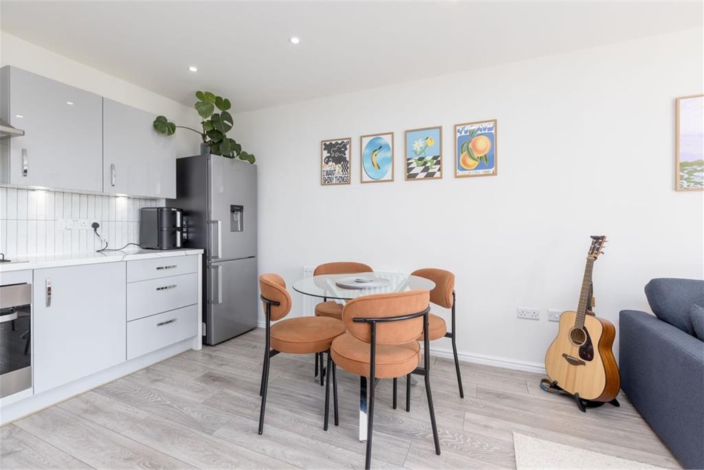 3/16 Arneil Place, Edinburgh, EH5 2GU - image 6
