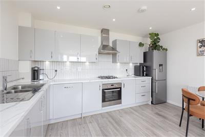 3/16 Arneil Place, Edinburgh, EH5 2GU - image 7