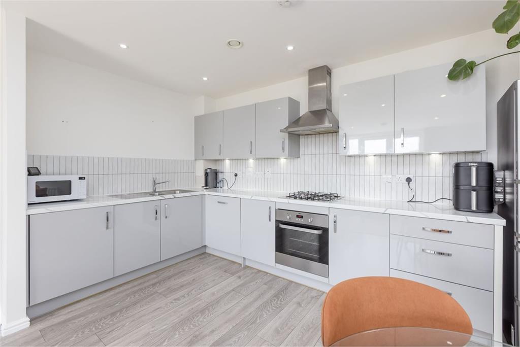 3/16 Arneil Place, Edinburgh, EH5 2GU - image 8