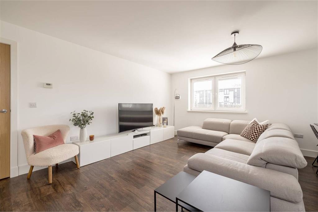 16/6 Burnbrae Drive, EDINBURGH, EH12 8AS - image 5