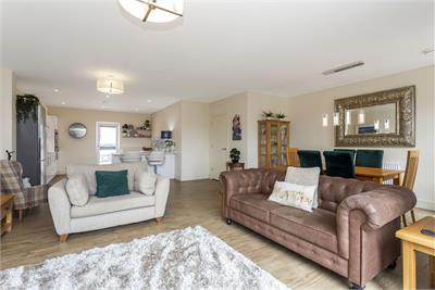 81/13 Ocean Drive, Leith, Edinburgh, EH6 6BR - image 3