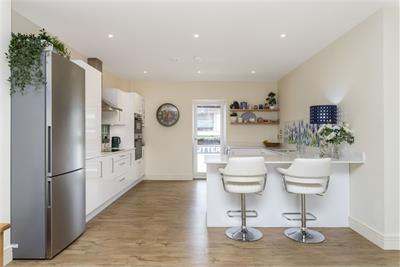 81/13 Ocean Drive, Leith, Edinburgh, EH6 6BR - image 5