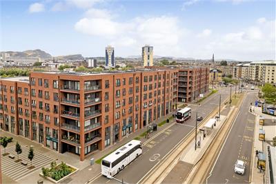 81/13 Ocean Drive, Leith, Edinburgh, EH6 6BR - image 1
