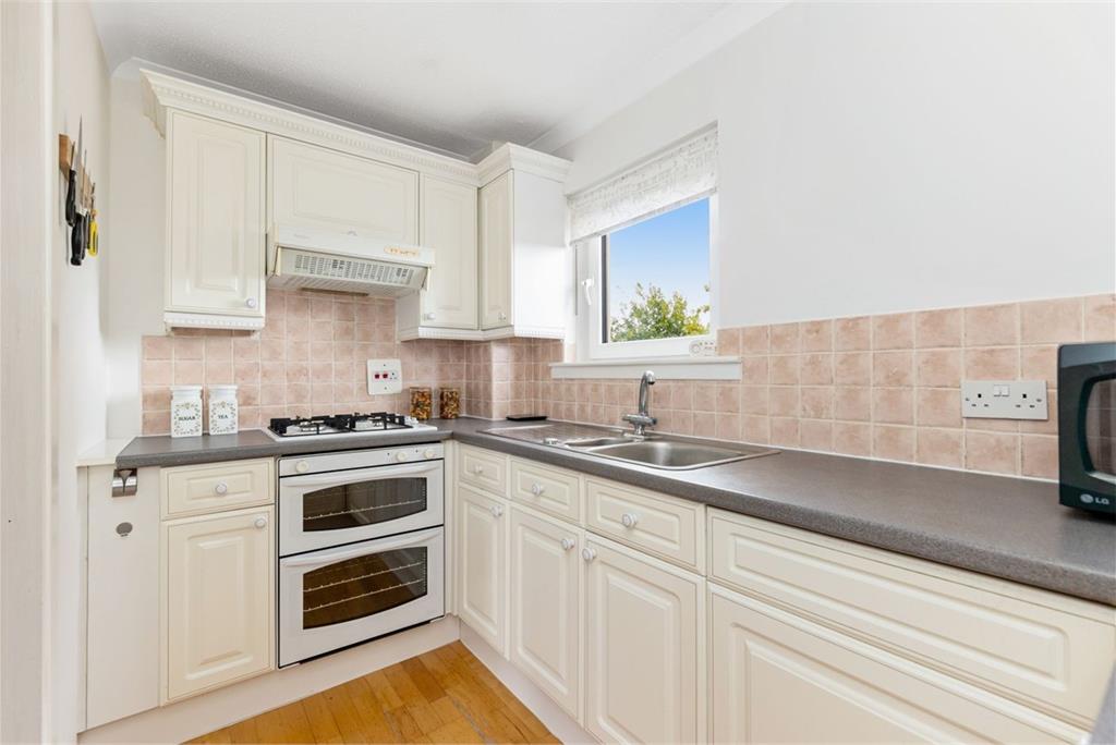 60 The Paddockholm, Corstorphine, EDINBURGH, EH12 7XR - image 2