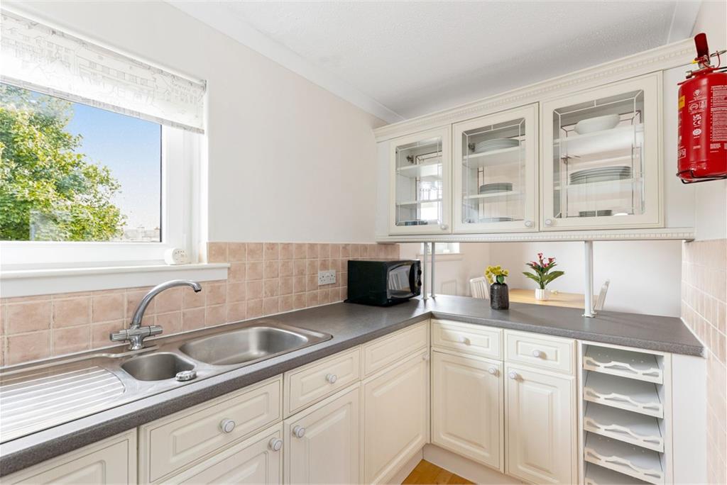 60 The Paddockholm, Corstorphine, EDINBURGH, EH12 7XR - image 6