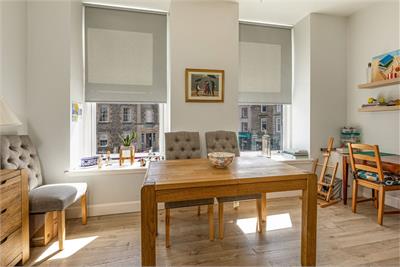 Bottom Flat, 7 Tower Knowe, Hawick, TD9 9DQ - image 11