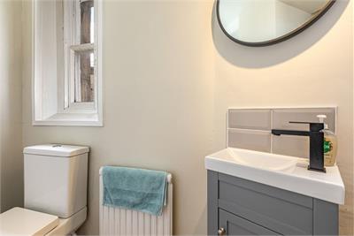 Bottom Flat, 7 Tower Knowe, Hawick, TD9 9DQ - image 25
