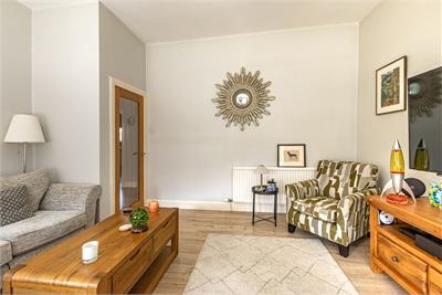 Bottom Flat, 7 Tower Knowe, Hawick, TD9 9DQ - image 4