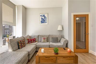 Bottom Flat, 7 Tower Knowe, Hawick, TD9 9DQ - image 5
