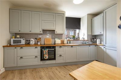 Bottom Flat, 7 Tower Knowe, Hawick, TD9 9DQ - image 6