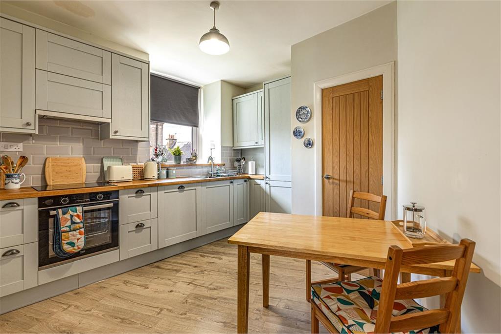 Bottom Flat, 7 Tower Knowe, Hawick, TD9 9DQ - image 8
