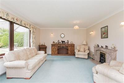 Labac, 1 St Ronan's Terrace, Innerleithen, EH44 6RB - image 3