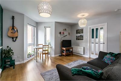 12/4 Duddingston Mills, Edinburgh, EH8 7TU - image 2