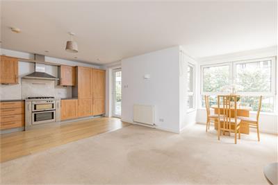 2/1 Portland Gardens, The Shore, Edinburgh, EH6 6NA - image 2