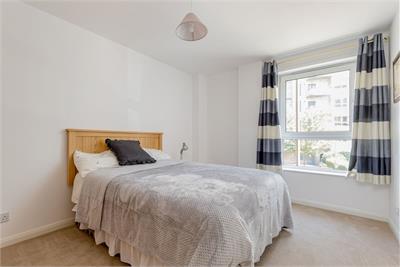 2/1 Portland Gardens, The Shore, Edinburgh, EH6 6NA - image 11