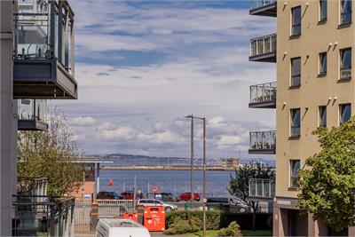 2/1 Portland Gardens, The Shore, Edinburgh, EH6 6NA - image 15