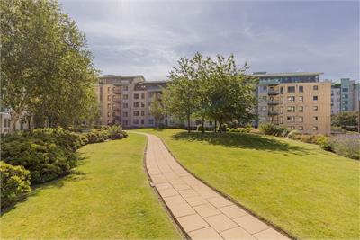 2/1 Portland Gardens, The Shore, Edinburgh, EH6 6NA - image 18