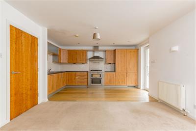 2/1 Portland Gardens, The Shore, Edinburgh, EH6 6NA - image 4