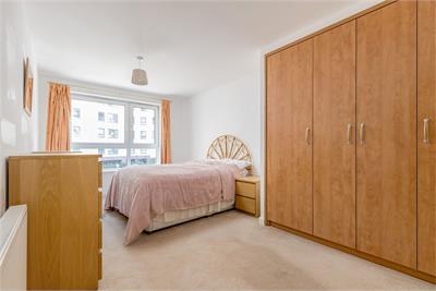 2/1 Portland Gardens, The Shore, Edinburgh, EH6 6NA - image 7