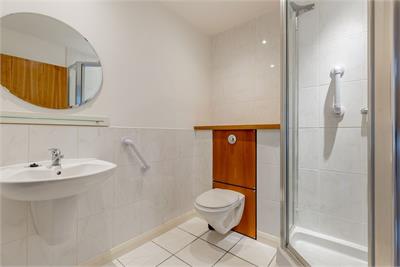 2/1 Portland Gardens, The Shore, Edinburgh, EH6 6NA - image 9
