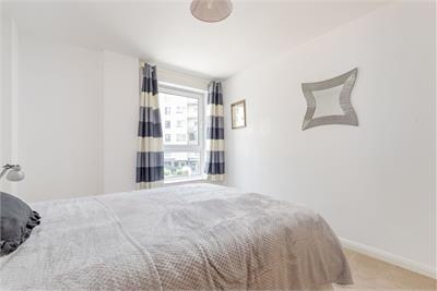 2/1 Portland Gardens, The Shore, Edinburgh, EH6 6NA - image 10