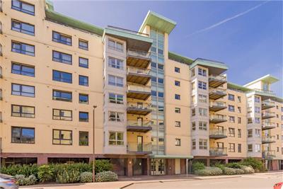 2/1 Portland Gardens, The Shore, Edinburgh, EH6 6NA - image 1