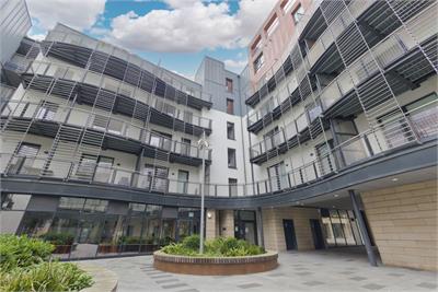 1/13 Shoemakers Square, Edinburgh, EH8 8FW - image 1