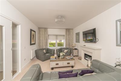 8 Tansy Street, Currie, EH14 6AZ - image 3