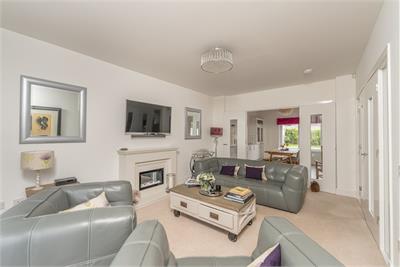 8 Tansy Street, Currie, EH14 6AZ - image 4