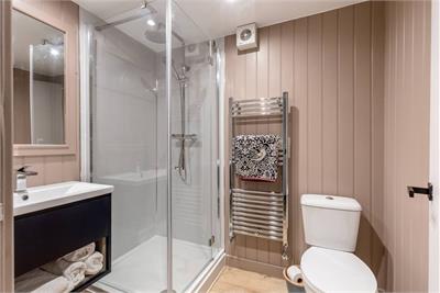 138/6 Calton Road, Edinburgh, EH8 8DP - image 16