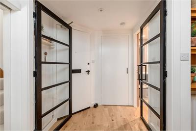138/6 Calton Road, Edinburgh, EH8 8DP - image 17