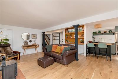 138/6 Calton Road, Edinburgh, EH8 8DP - image 3