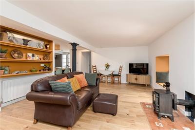 138/6 Calton Road, Edinburgh, EH8 8DP - image 4
