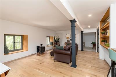 138/6 Calton Road, Edinburgh, EH8 8DP - image 5