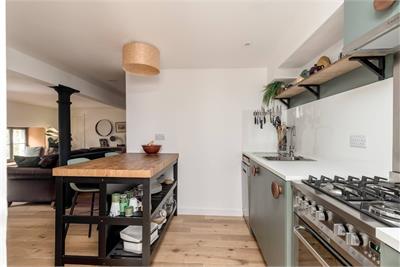 138/6 Calton Road, Edinburgh, EH8 8DP - image 9