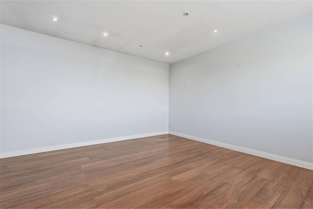 3 The Ness, Torryburn, Dunfermline, KY12 8LR - image 3