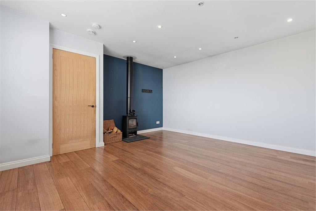 3 The Ness, Torryburn, Dunfermline, KY12 8LR - image 4