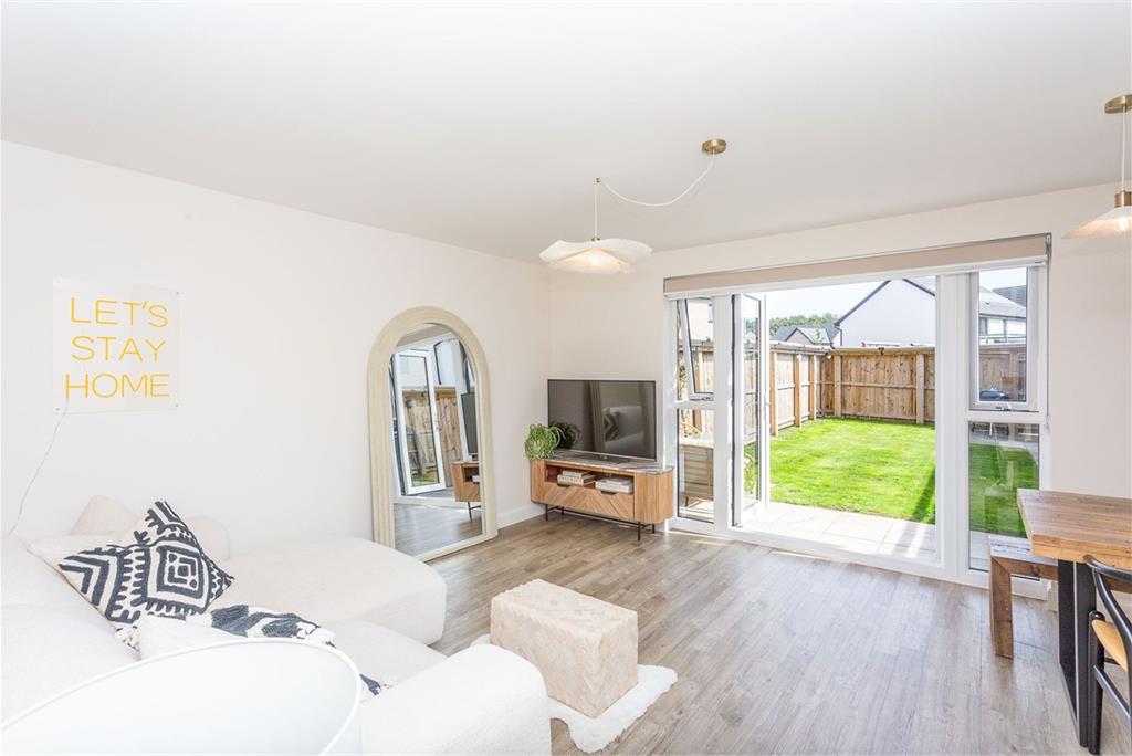 32 Mauseley Park,
Edinburgh,
EH4 8FB - image 2