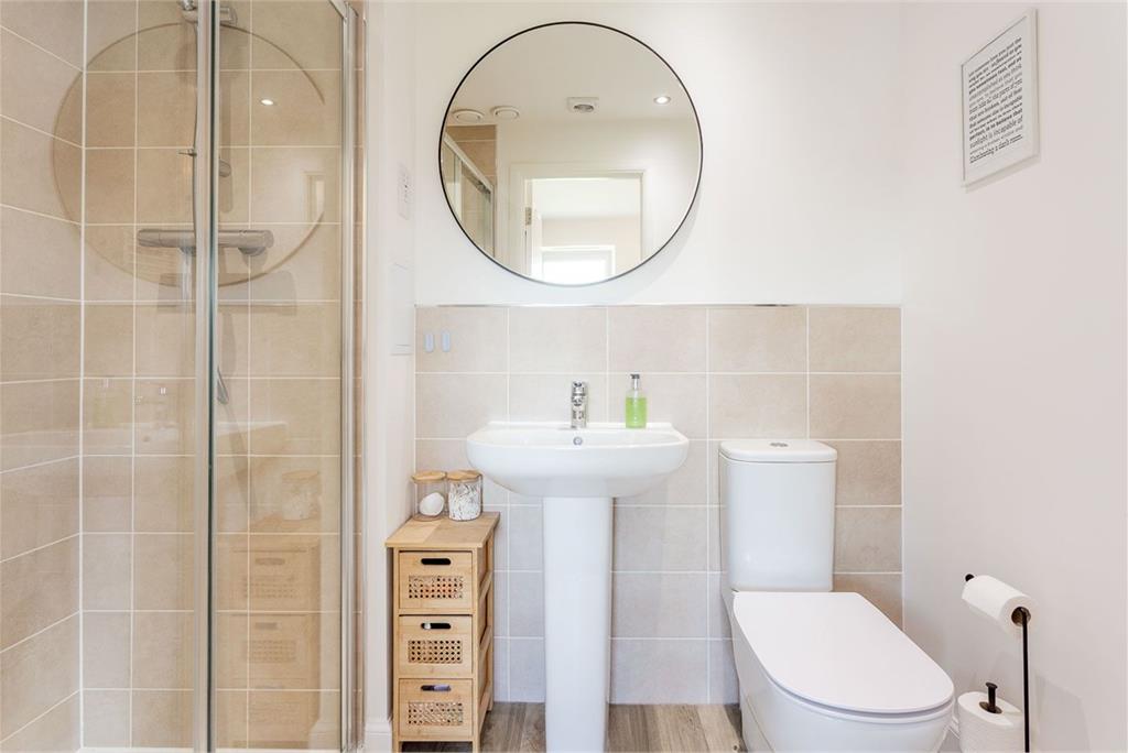 32 Mauseley Park,
Edinburgh,
EH4 8FB - image 12