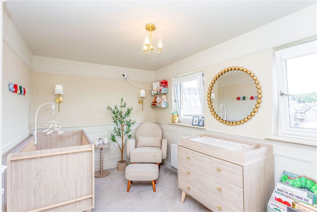 32 Mauseley Park,
Edinburgh,
EH4 8FB - image 13
