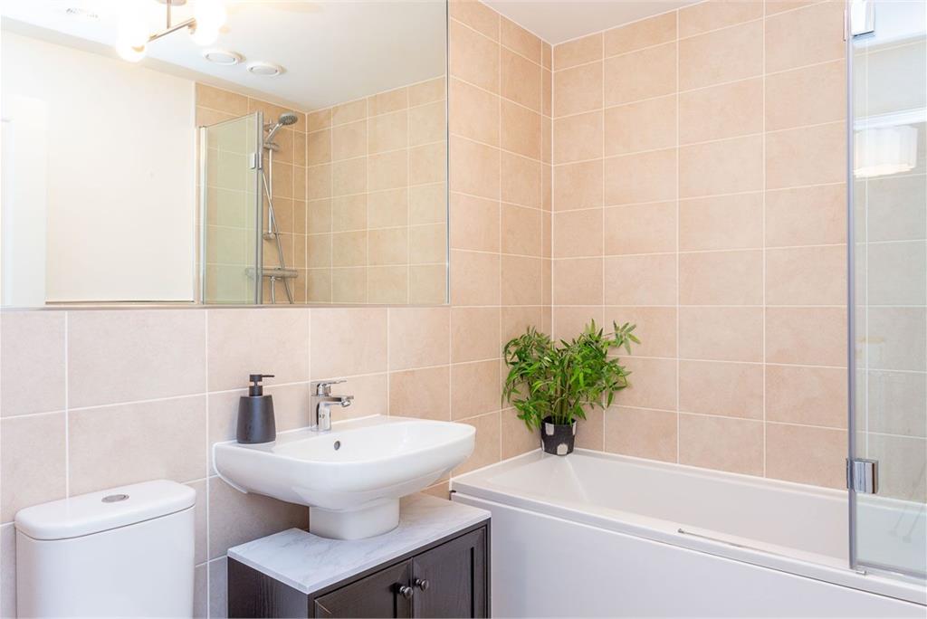 32 Mauseley Park,
Edinburgh,
EH4 8FB - image 15
