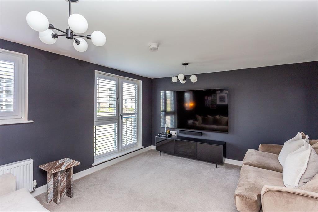 32 Mauseley Park,
Edinburgh,
EH4 8FB - image 16