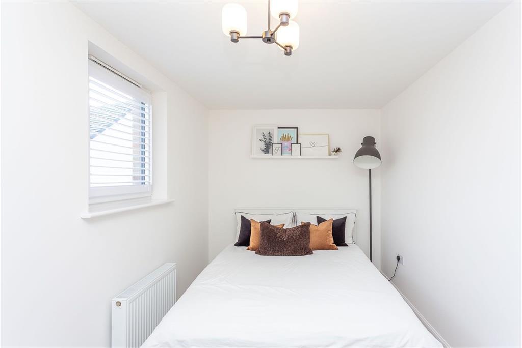 32 Mauseley Park,
Edinburgh,
EH4 8FB - image 20