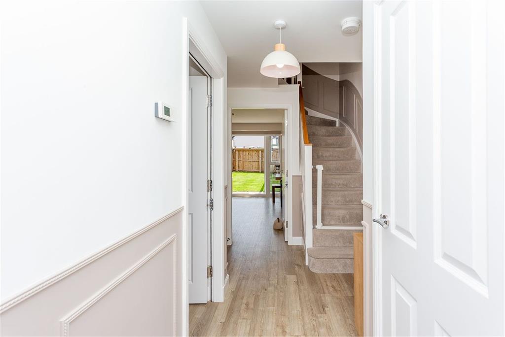 32 Mauseley Park,
Edinburgh,
EH4 8FB - image 3