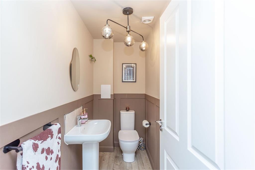 32 Mauseley Park,
Edinburgh,
EH4 8FB - image 21