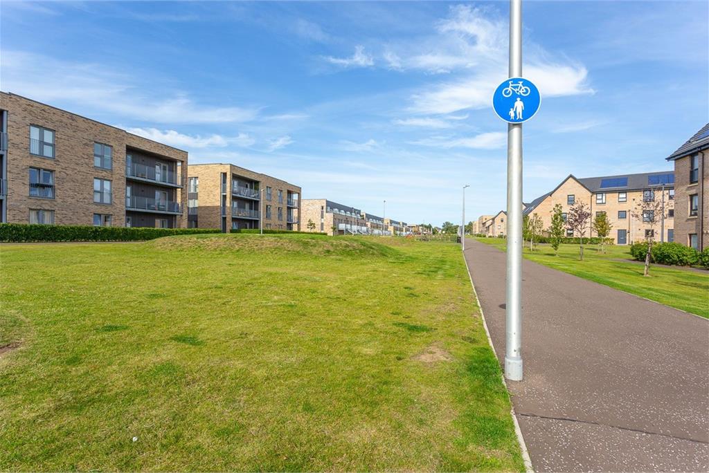 32 Mauseley Park,
Edinburgh,
EH4 8FB - image 26