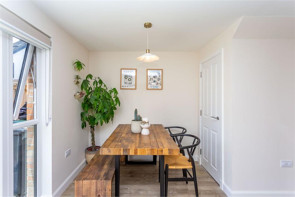 32 Mauseley Park,
Edinburgh,
EH4 8FB - image 5