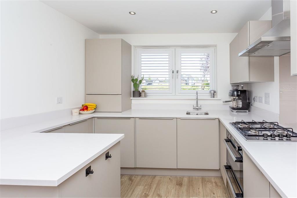 32 Mauseley Park,
Edinburgh,
EH4 8FB - image 8